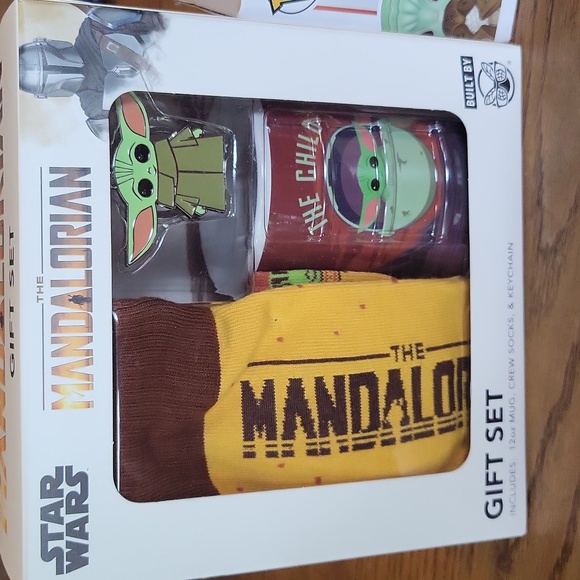 NWOT Mandalorian gift set and POP The Child with frog - Picture 2 of 6